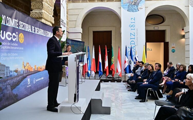 El alcalde participando en la inauguración del encuentro / FOTO: Eulogio García