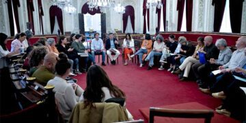 Reunión celebrada en el mismo salón de plenos / FOTO: Ayto.
