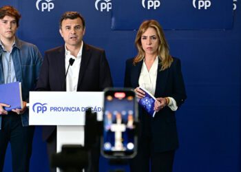 Compareciendo en la sede del PP provincial / FOTO: Eulogio García