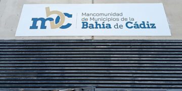 El flamante cartel, en la fachada de fondo sur del estadio / FOTO: DBC