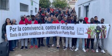 Concentración en Puerto Real, tras el atraque a la mezquita local / FOTO: Apdha