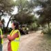 Representantes del Gobierno andaluz charlando entre pinares / FOTO: Junta
