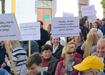 Manifestación reclamando mejoras sanitarias en la localidad / FOTO: Plataforma La Cucarela
