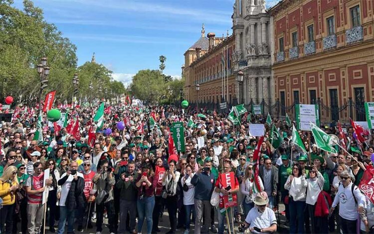 El punto final de la manifestación, junto a San Telmo / FOTO: CCOO-A
