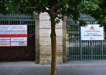 Cartelería informado de la actuación / FOTO: Eulogio García