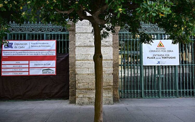 Cartelería informado de la actuación / FOTO: Eulogio García