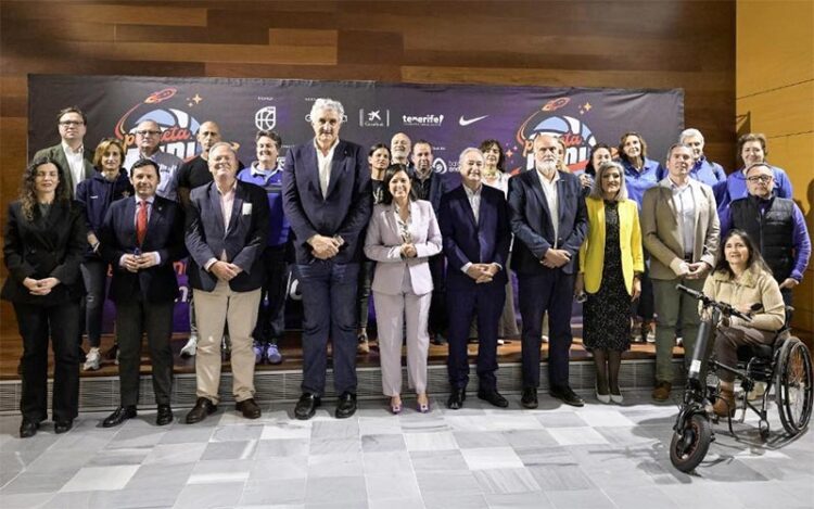Posado tras la presentación formal del campeonato / FOTO: FEB