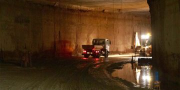 Momentos de limpieza de la obra a medias tras resolver su inundación / FOTO: APBC