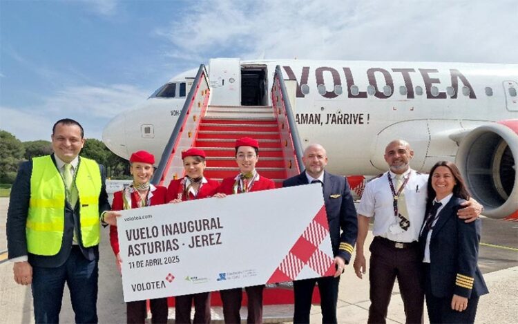 Festejando el primer vuelto entre Jerez y Asturias / FOTO: Volotea
