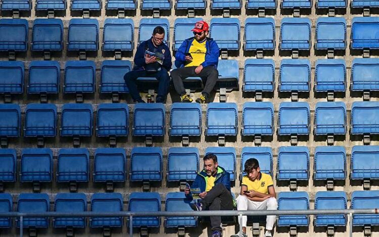 La grada del Nuevo Mirandilla en la previa de algún partido de la presente liga / FOTO: Eulogio García