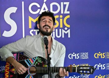 Antoñito Molina cantando en la presentación del festival / FOTO: Eulogio García
