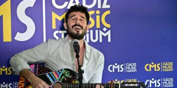 Antoñito Molina cantando en la presentación del festival / FOTO: Eulogio García