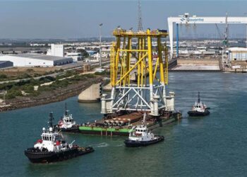 La plataforma saliendo de Matagorda / FOTO: Navantia