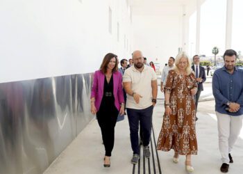 Paseo inaugural por el flamante apeadero / FOTO: Junta