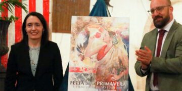 Desvelando el cartel anunciador / FOTO: Ayto.