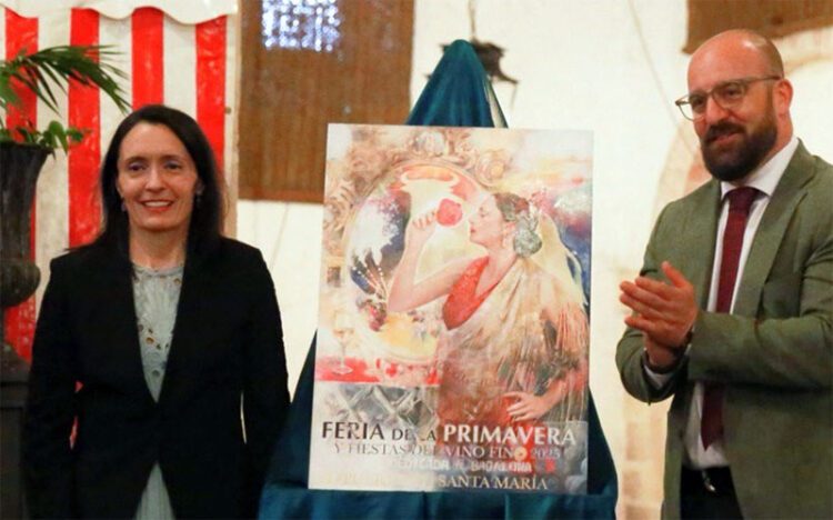 Desvelando el cartel anunciador / FOTO: Ayto.