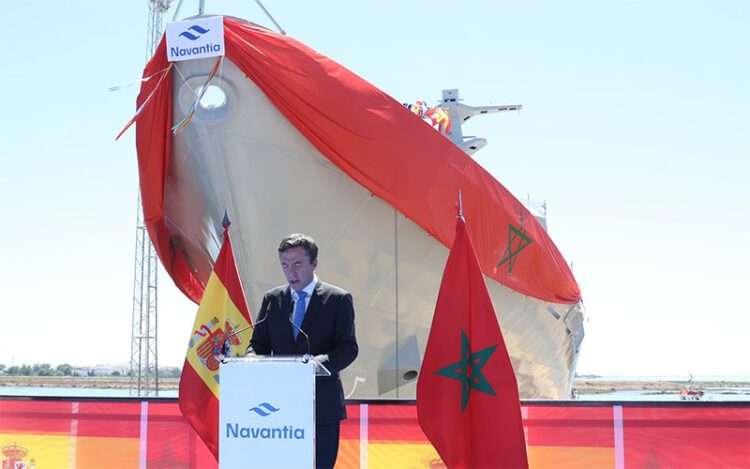 Momento del discurso del director de Navantia, con el barco todavía seco / FOTO: Navantia