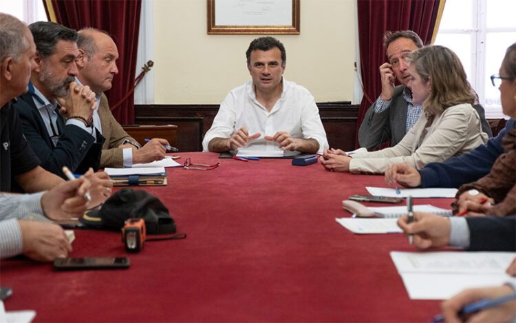 Un momento de la reunión interna presidida por el alcalde / FOTO: Ayto.