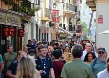 Calle céntrica y comercial en jornada de cruceros / FOTO: Eulogio García