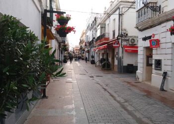 La céntrica calle La Vega a primera hora / FOTO: DBC