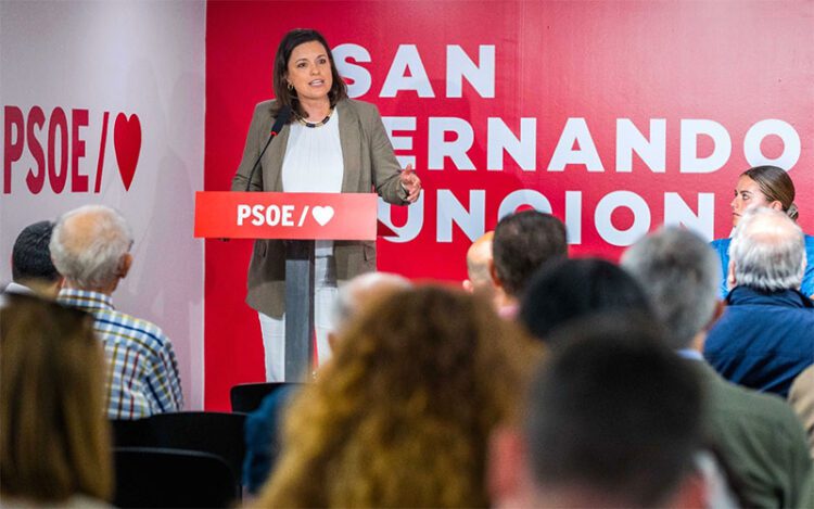 Cavada dirigiéndose a los suyos / FOTO: PSOE