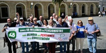Tras la pancarta en San Juan de Dios / FOTO: Eulogio García