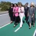 Caminata de políticos para 'bendecir' el carril / FOTO: Junta