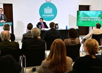 El consejero de Justicia explicando los pasos que quedan por delante / FOTO: Eulogio García