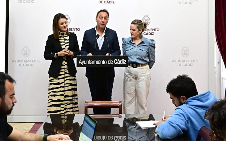 Cossi protagonizando la última rueda de prensa tras Junta de Gobierno / FOTO: Eulogio García