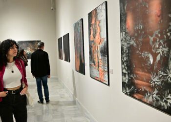 Recorriendo la muestra de la chilena Antonia Cruz / FOTO: Eulogio García