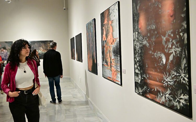 Recorriendo la muestra de la chilena Antonia Cruz / FOTO: Eulogio García