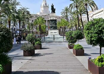 La fuente 'cerrada' por carnavales y Semana Santa / FOTO: Eulogio García