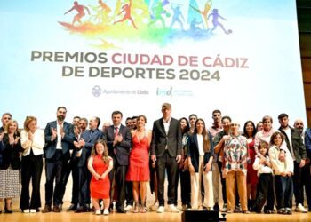 Posado con autoridades y premiados / FOTO: Ayto.
