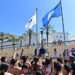 Izado de la bandera azul en La Caleta hace unos años / FOTO: Eulogio García