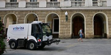 Nuevo vehículo de Valoriza en San Juan de Dios / FOTO: Eulogio García