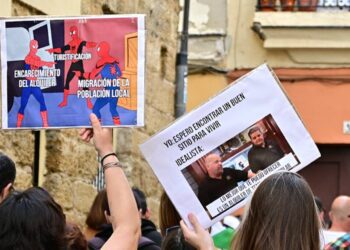 Pancartas en la última manifestación de Cádiz Resiste / FOTO: Eulogio García