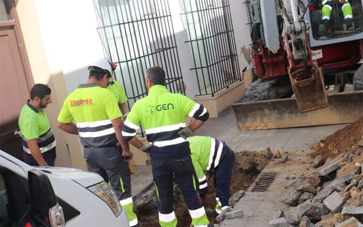 Operarios trabajando en la incidencia de marzo / FOTO: Ayto.