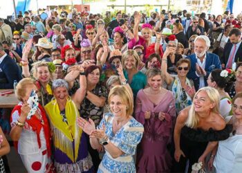 Posado de la alcaldesa en el llamado Día de la Mujer / FOTO: Ayto.