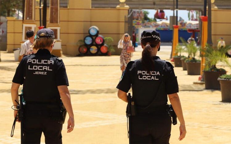 Patrullando por la Feria del Caballo / FOTO: Ayto.