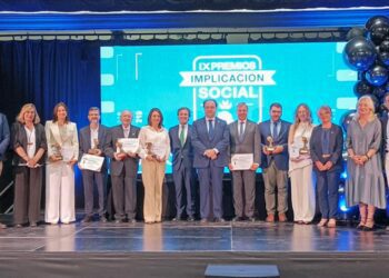 Posado con premiados y autoridades / FOTO: UCA