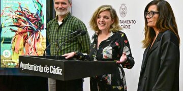 Desvelando el cartel del festival / FOTO: Eulogio García