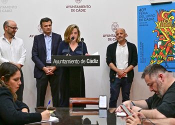 Presentando detalles de la próxima Feria del Libro / FOTO: Eulogio García