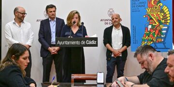 Presentando detalles de la próxima Feria del Libro / FOTO: Eulogio García