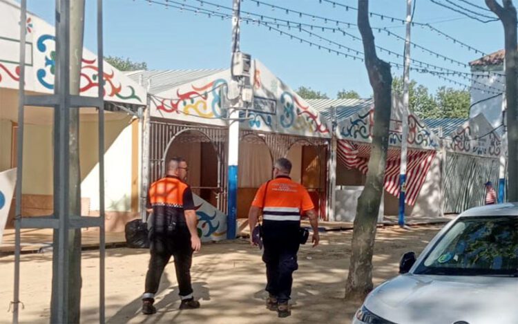 Voluntarios de Protección Civil están presentes en el Real también durante el montaje / FOTO: Ayto.