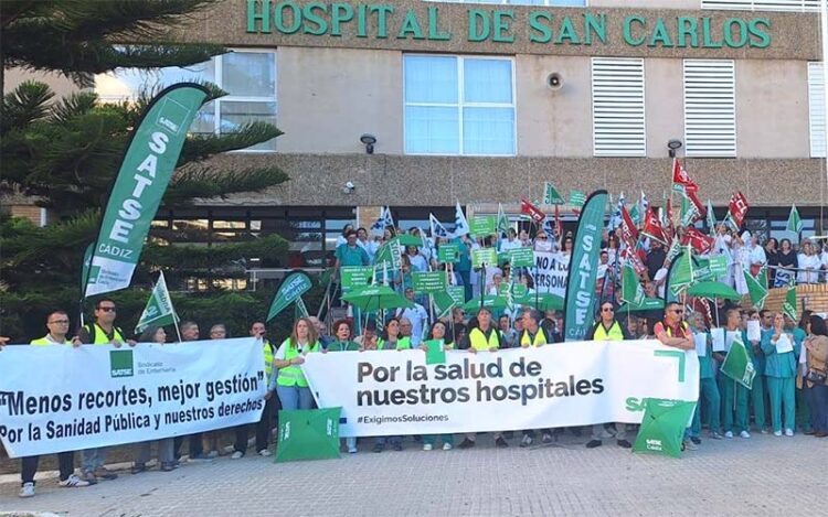 Protesta de Satse a las puertas del centro isleño / FOTO: Satse