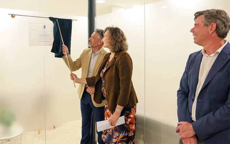 Desvelando la placa inaugural / FOTO: Ayto.