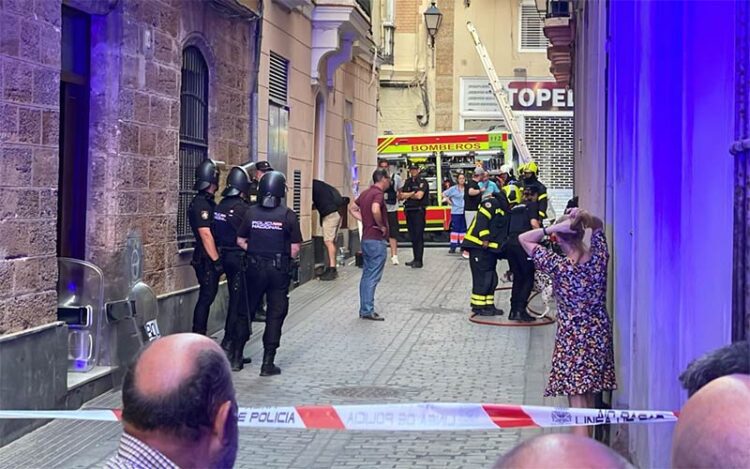 Un momento de tensión de la intervención / FOTO: Ereagafoto