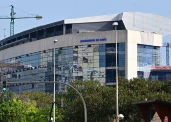 El estadio sigue sin nombre en su fachada / FOTO: Eulogio García