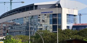 El estadio sigue sin nombre en su fachada / FOTO: Eulogio García