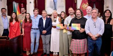 Posado final del acto con los homenajeados / FOTO: Ayto.